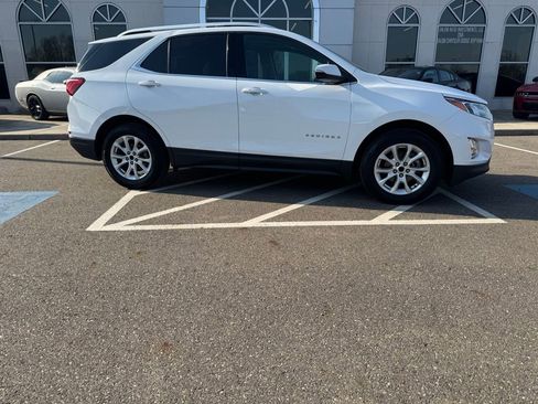 Used 2019 Chevrolet Equinox LT FWD image 2