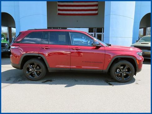 Used 2023 Jeep Grand Cherokee Altitude AWD/4WD image 1