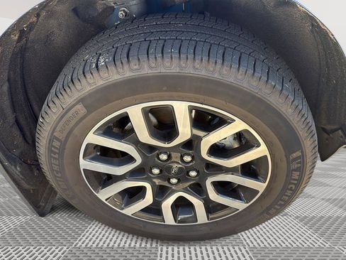 Used 2023 Ford Maverick Lariat image 3