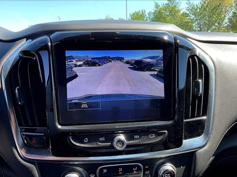 Used 2022 Chevrolet Traverse LT FWD image 29