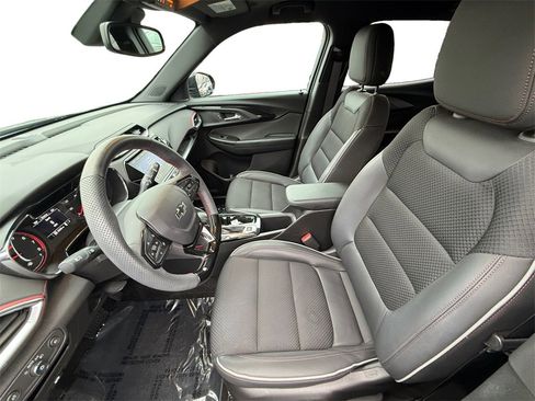 Used 2023 Chevrolet TrailBlazer RS w/ Sun and Liftgate Package image 9