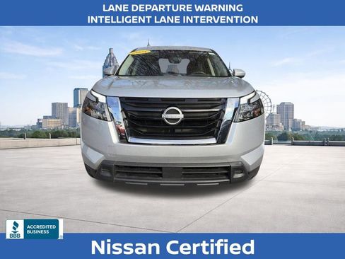 Certified 2025 Nissan Pathfinder SV image 8