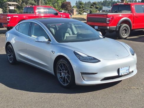 Used 2018 Tesla Model 3 Long Range RWD image 7