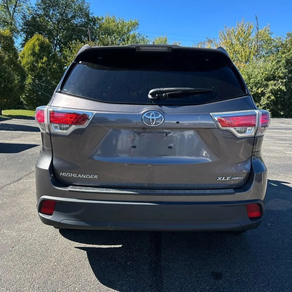 Used 2014 Toyota Highlander XLE AWD/4WD image 7