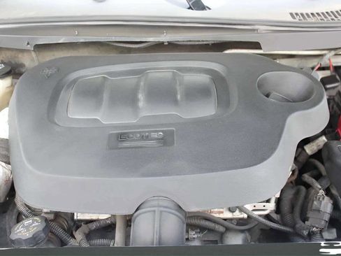 Used 2011 Chevrolet HHR LT w/ My Link Package image 19