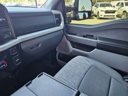 Used 2023 Ford F250 XLT w/ FX4 Off-Road Package AWD/4WD image 11