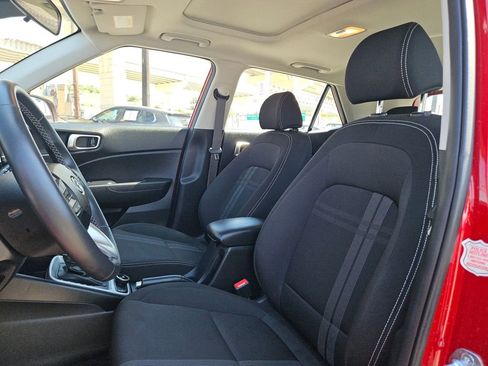 Used 2025 Hyundai Venue SEL FWD image 16