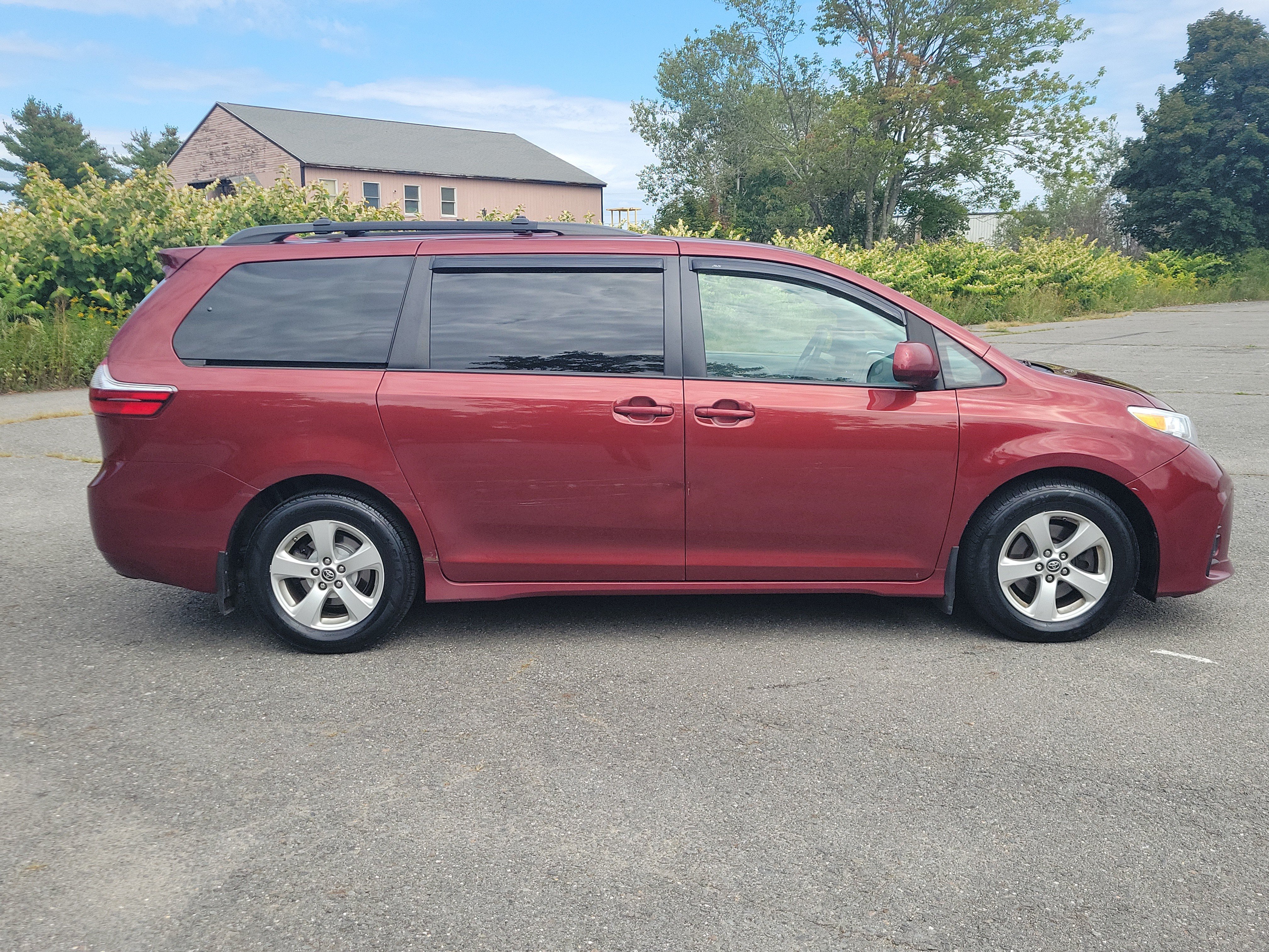 Used 2019 Toyota Sienna LE FWD image 4