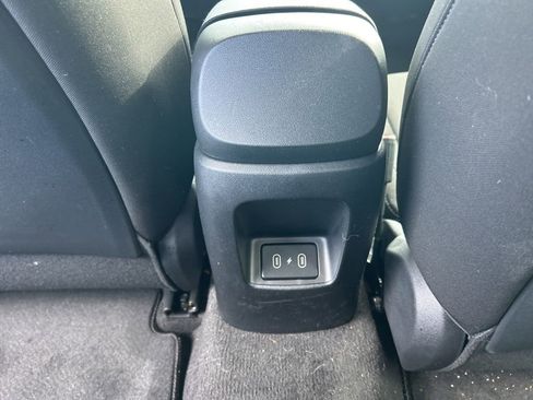 Used 2025 Hyundai Elantra SEL FWD image 23