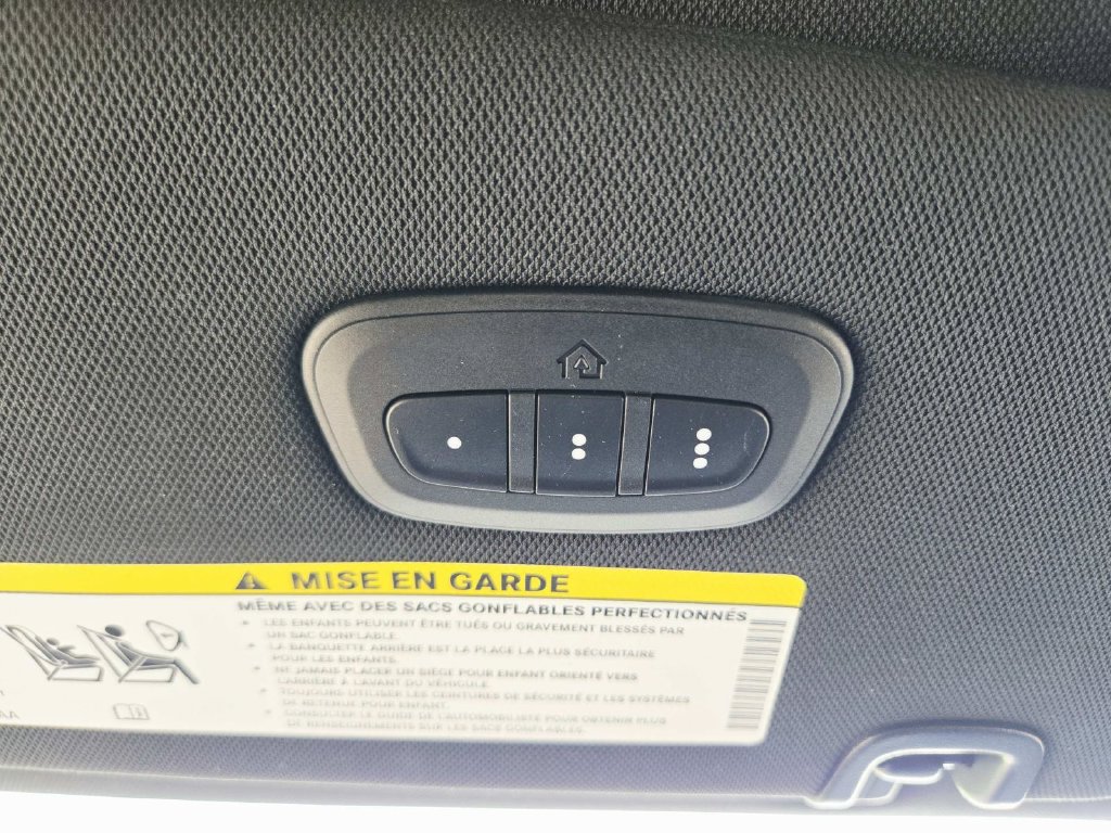 Used 2025 Chrysler Pacifica Select FWD image 33