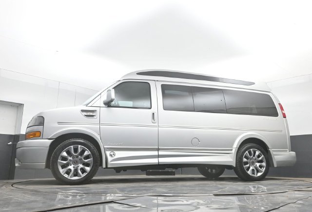 Used 2022 GMC Savana 2500 w/ Enhanced Convenience Package RWD image 54