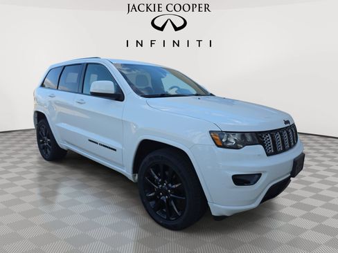 Used 2020 Jeep Grand Cherokee Altitude AWD/4WD image 3