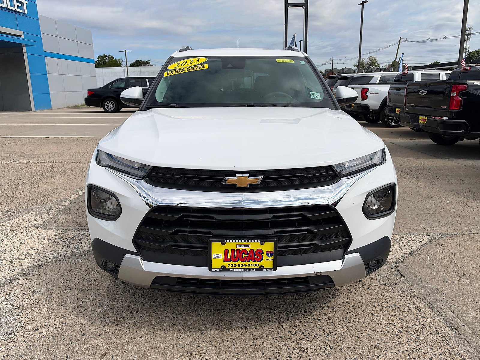 Used 2023 Chevrolet TrailBlazer LT AWD/4WD image 3