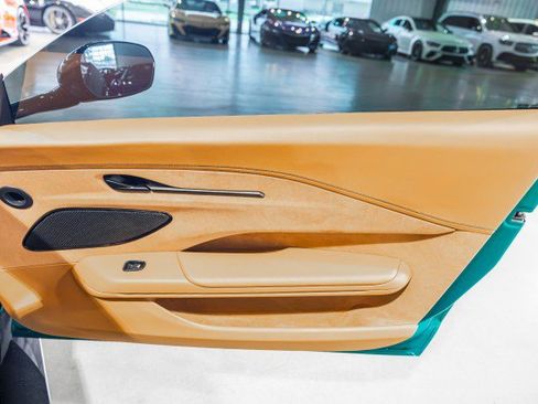Used 2025 Aston Martin V8 Vantage Coupe RWD image 22