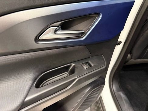 New 2026 Chevrolet Equinox EV LT image 18