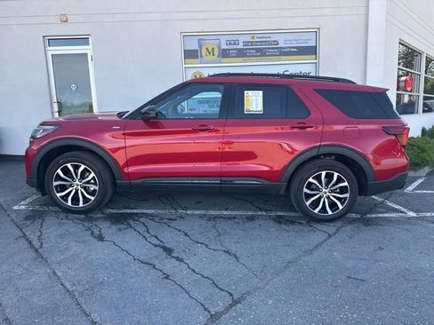 Used 2025 Ford Explorer ST-Line AWD/4WD image 2