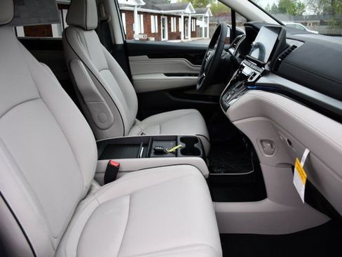 New 2026 Honda Odyssey Touring image 32