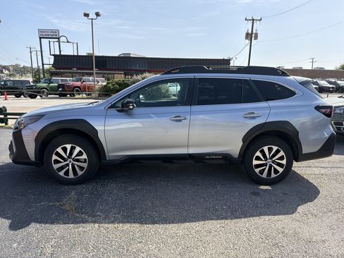 Used 2024 Subaru Outback Premium AWD/4WD image 6