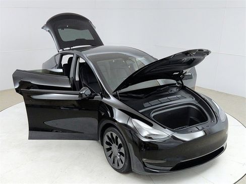 Used 2023 Tesla Model Y Performance image 21