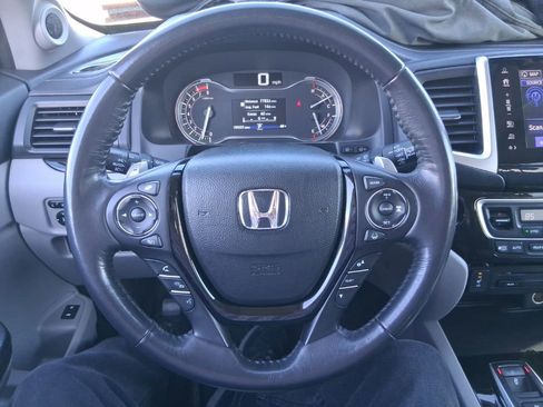 Used 2018 Honda Pilot Touring image 14