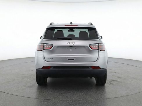 Used 2025 Jeep Compass Latitude image 7