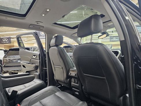 Used 2017 GMC Acadia SLT FWD image 24