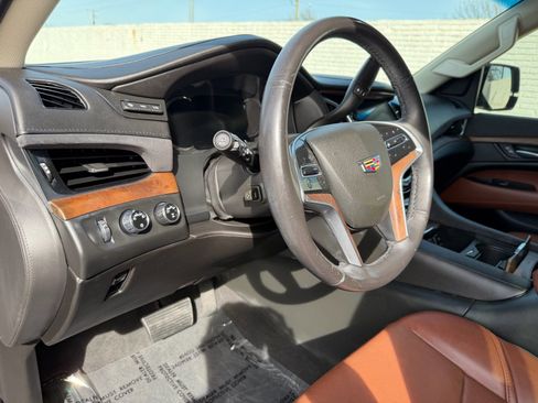 Used 2018 Cadillac Escalade Premium Luxury image 16