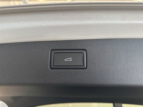 New 2026 Volkswagen Tiguan SE R-Line AWD/4WD image 23