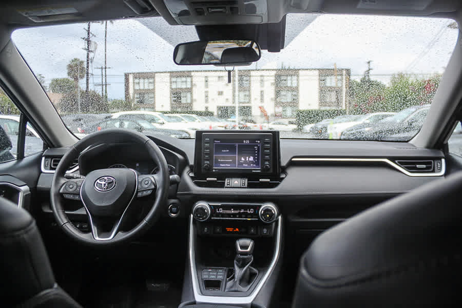 Used 2022 Toyota RAV4 XLE Premium AWD/4WD image 15