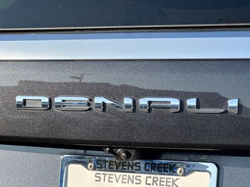 Used 2025 GMC Yukon Denali image 47