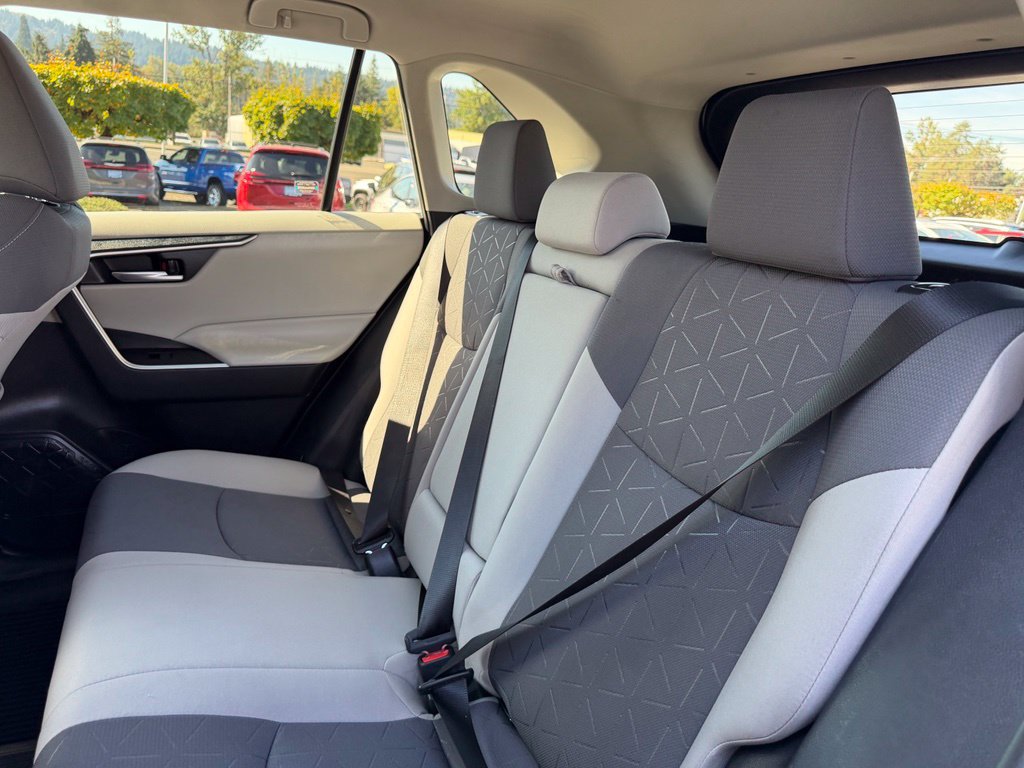 Used 2020 Toyota RAV4 XLE w/ XLE Grade Weather Package AWD/4WD image 30