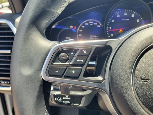 Used 2023 Porsche Cayenne AWD/4WD image 25