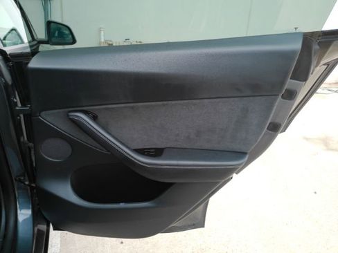 Used 2021 Tesla Model Y Long Range AWD/4WD image 26