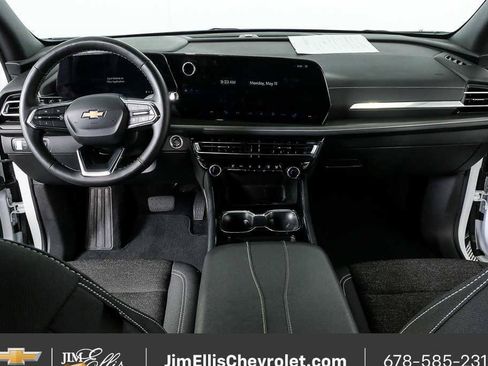 Certified 2025 Chevrolet Traverse LT FWD image 17