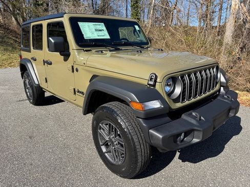 Used 2025 Jeep Wrangler Unlimited Sport image 4