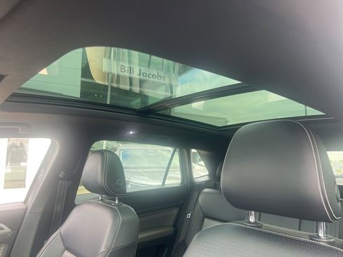 Used 2022 Volkswagen Atlas Cross Sport SEL R-Line image 15