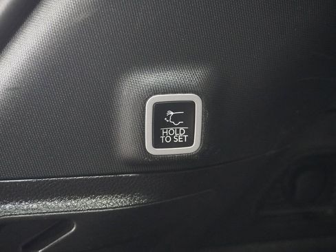 Used 2024 Jeep Grand Cherokee Limited w/ Luxury Tech Group II image 7