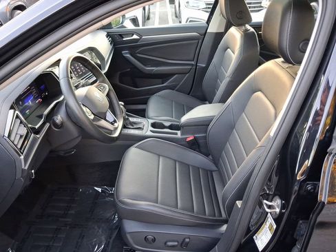 Used 2024 Volkswagen Jetta SE FWD image 14