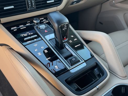 Used 2023 Porsche Cayenne image 25
