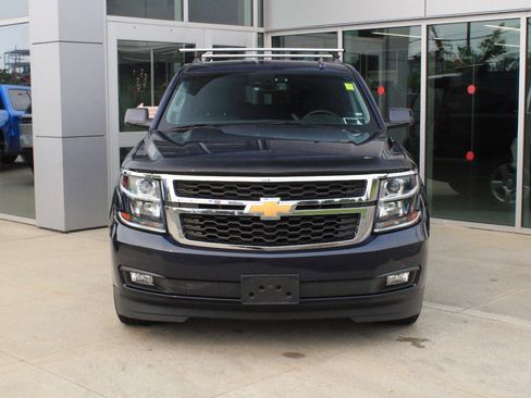 Used 2019 Chevrolet Tahoe LT w/ Luxury Package AWD/4WD image 2