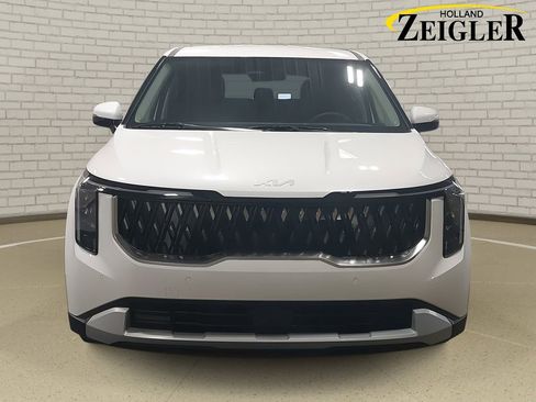 New 2026 Kia Carnival FWD image 2