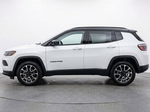 Used 2025 Jeep Compass Trailhawk AWD/4WD image 5