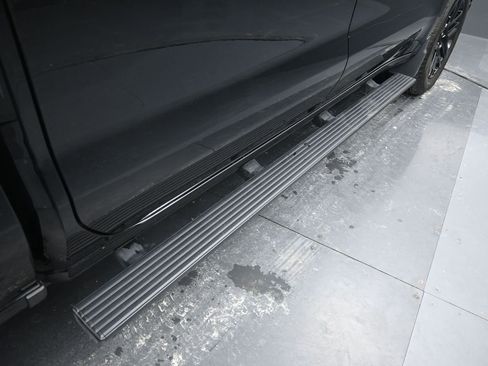 Used 2025 Chevrolet Silverado 1500 Custom image 23