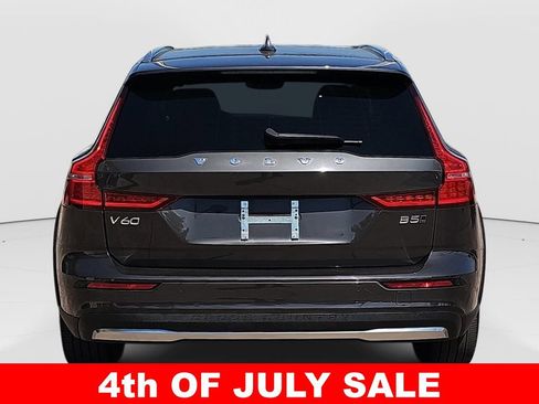 Used 2025 Volvo V60 B5 Cross Country Plus AWD/4WD image 4