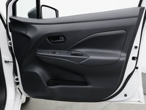 Used 2020 Nissan Versa S FWD image 34