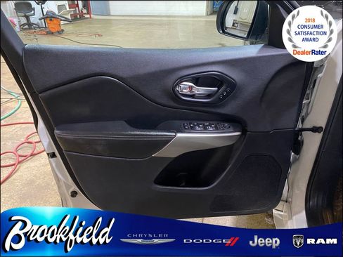 Used 2019 Jeep Cherokee High Altitude AWD/4WD image 15