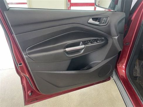 Used 2015 Ford Escape SE image 11
