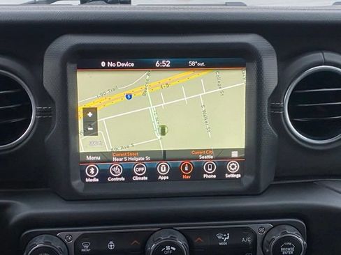 Used 2021 Jeep Wrangler Unlimited Sahara AWD/4WD image 13