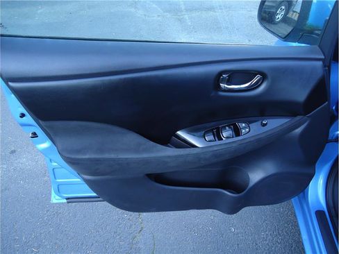 Used 2013 Nissan Leaf SV w/ LED & Quick Charge Pkg image 9