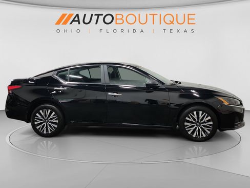 Used 2024 Nissan Altima 2.5 SV AWD/4WD image 6